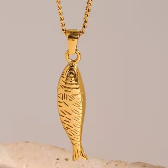 Waterproof Gold Sardine Necklace Coastal Fish Pendant for Summer Outfits PRETTY - Picture 8 of 12